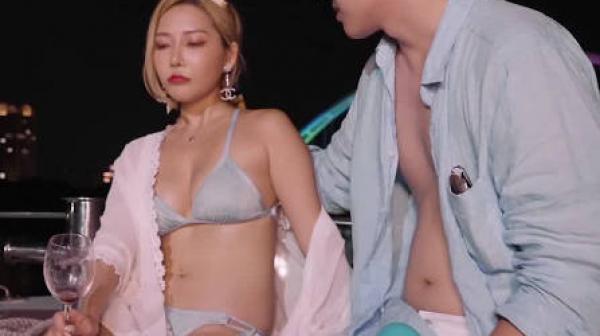 天美传媒TMW085夜晚游艇趴与闺蜜男友激情性爱